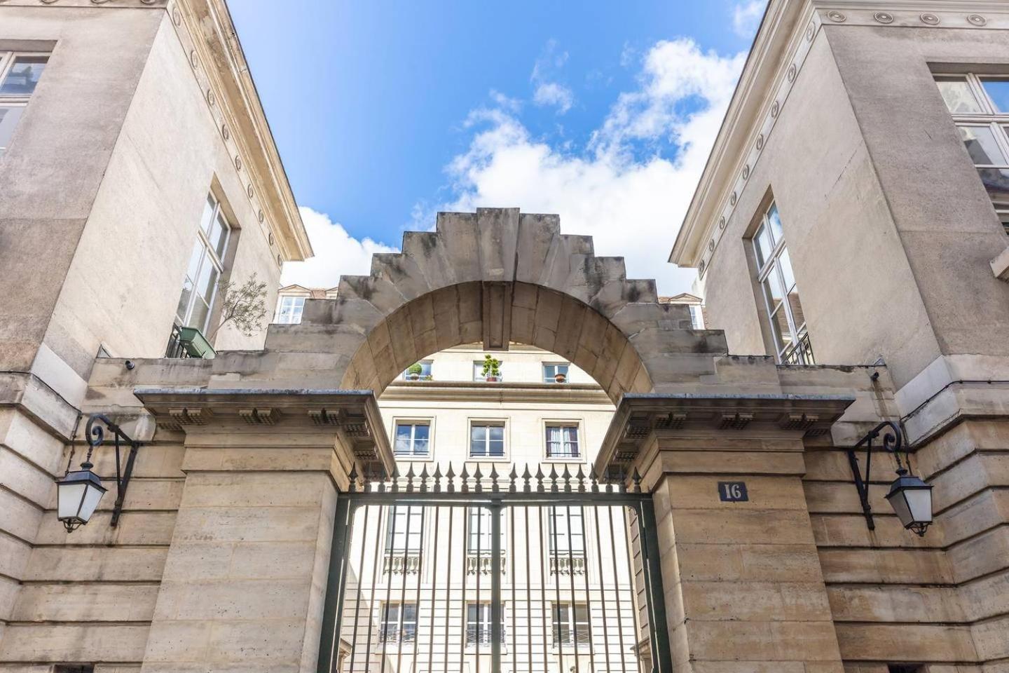 Home In Paris Marais Elegant Flat In Old Parijs Buitenkant foto